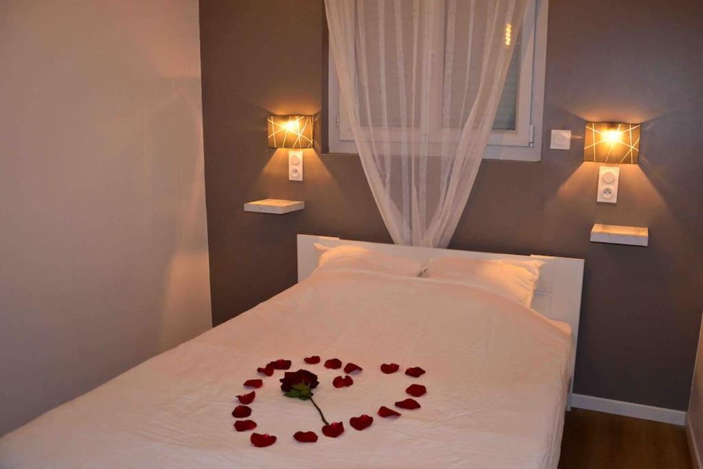 Gite Avec Spa Privatif* Saint-Symphorien-les-Buttes エクステリア 写真