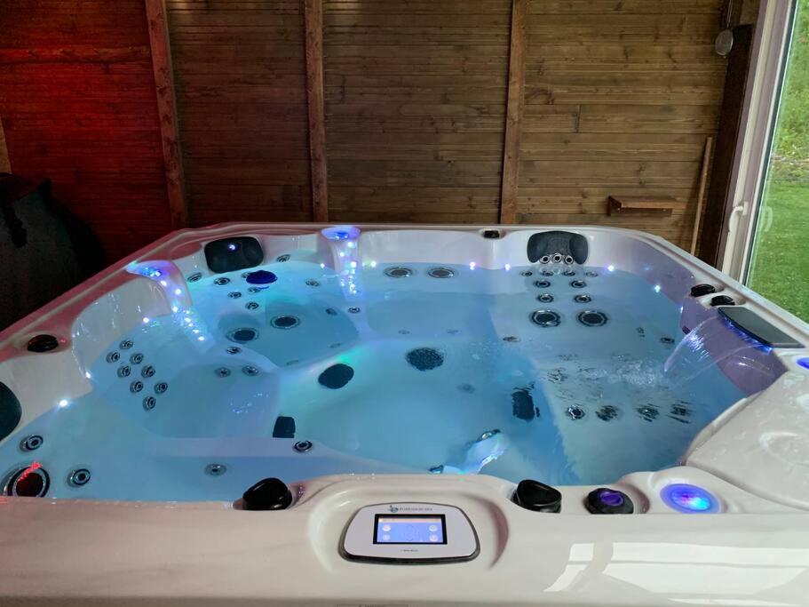 Gite Avec Spa Privatif* Saint-Symphorien-les-Buttes エクステリア 写真