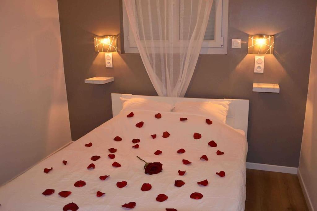 Gite Avec Spa Privatif* Saint-Symphorien-les-Buttes エクステリア 写真
